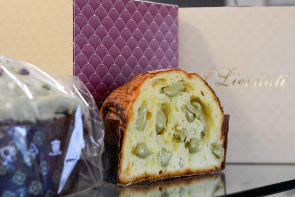 Panettone artigianale con farcitura al pistacchio