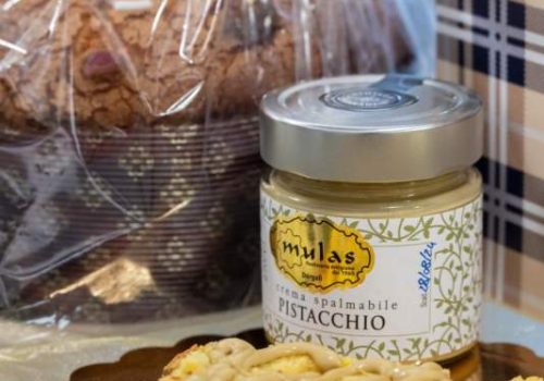 Panettone artigianale con farcitura al pistacchio